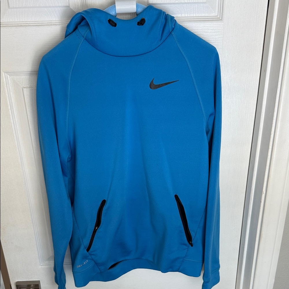 Nike Men's Performance Jacket in Vibrant Blue - warm!
